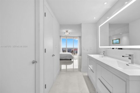 Condominio en venta en Hallandale Beach, Florida, 2 dormitorios, 100.89 m2 № 2049036 - foto 21