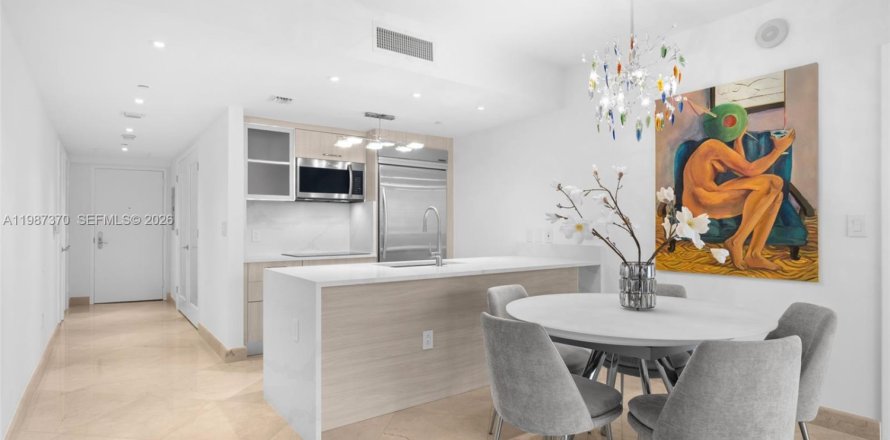 Condominio en Hallandale Beach, Florida, 2 dormitorios  № 2049036