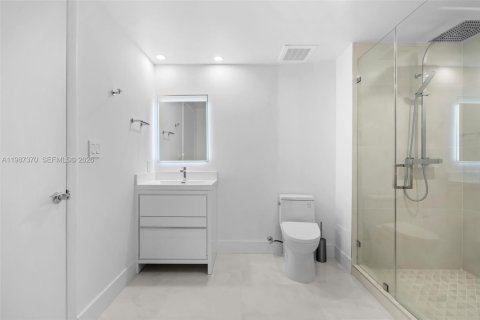 Condominio en venta en Hallandale Beach, Florida, 2 dormitorios, 100.89 m2 № 2049036 - foto 19