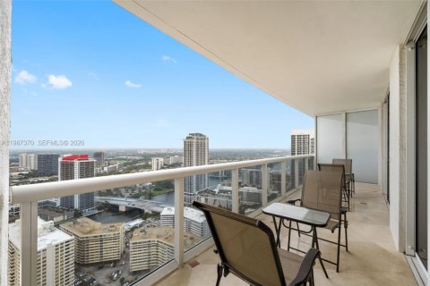 Condominio en venta en Hallandale Beach, Florida, 2 dormitorios, 100.89 m2 № 2049036 - foto 26