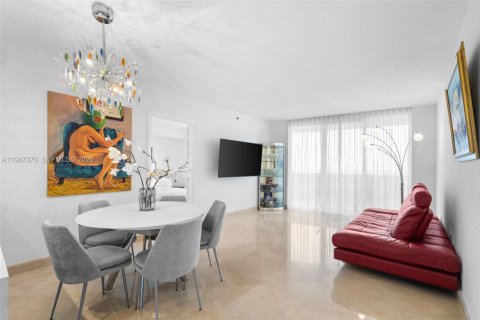 Condominio en venta en Hallandale Beach, Florida, 2 dormitorios, 100.89 m2 № 2049036 - foto 2