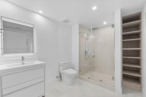 Condominio en venta en Hallandale Beach, Florida, 2 dormitorios, 100.89 m2 № 2049036 - foto 18