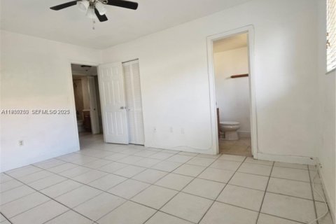 Condo in Hialeah, Florida, 2 bedrooms  № 1993536 - photo 4