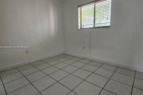 Condo in Hialeah, Florida, 2 bedrooms  № 1993536 - photo 3