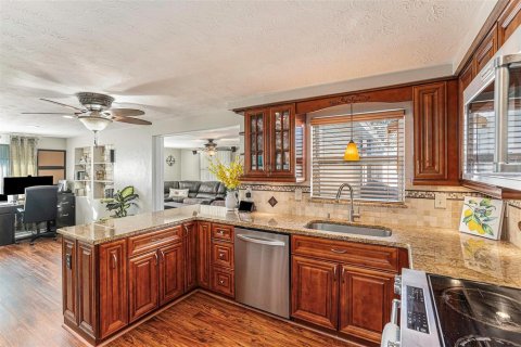 Casa en venta en Holiday, Florida, 2 dormitorios, 114.46 m2 № 1909777 - foto 11