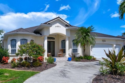 Casa en alquiler en Punta Gorda, Florida, 3 dormitorios, 211.35 m2 № 1690331 - foto 1