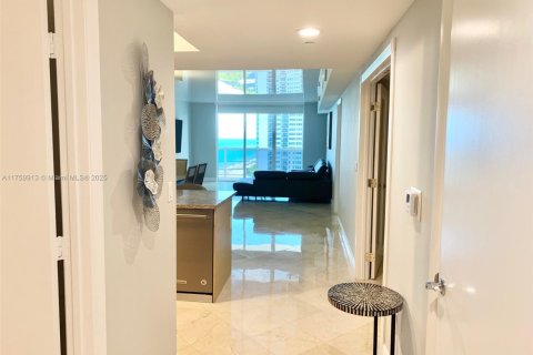 Condo in Hallandale Beach, Florida, 3 bedrooms  № 1960487 - photo 6