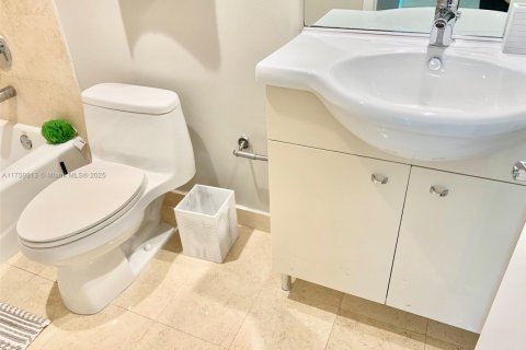 Condo in Hallandale Beach, Florida, 3 bedrooms  № 1960487 - photo 26