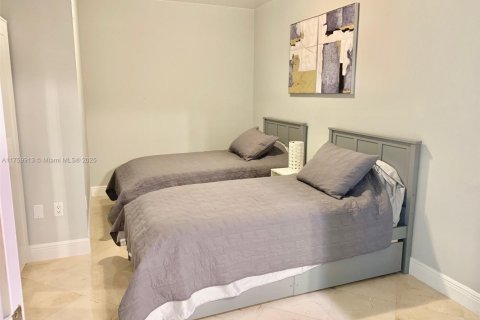 Condo in Hallandale Beach, Florida, 3 bedrooms  № 1960487 - photo 28