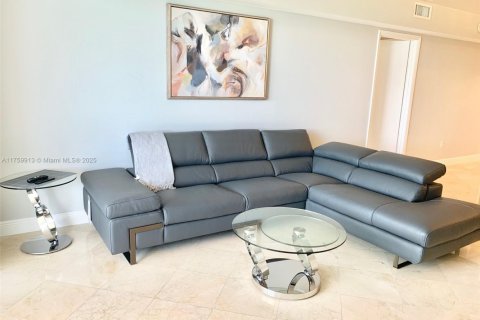 Condo in Hallandale Beach, Florida, 3 bedrooms  № 1960487 - photo 8