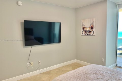 Condo in Hallandale Beach, Florida, 3 bedrooms  № 1960487 - photo 24