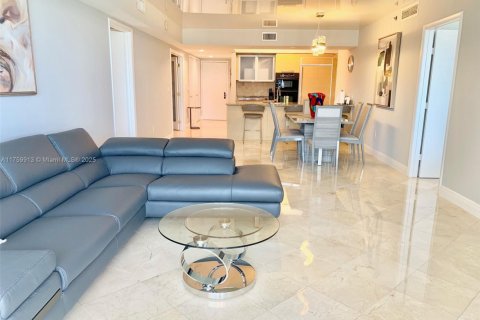 Condo in Hallandale Beach, Florida, 3 bedrooms  № 1960487 - photo 11