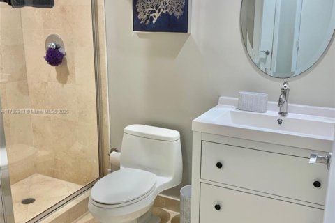 Condo in Hallandale Beach, Florida, 3 bedrooms  № 1960487 - photo 30