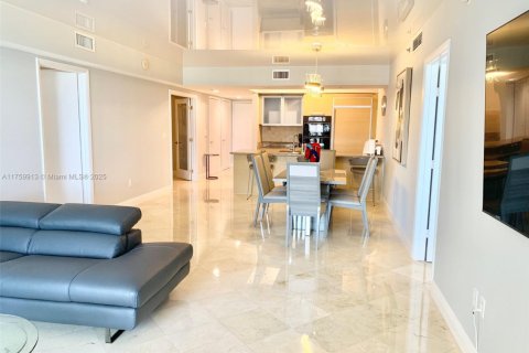 Condo in Hallandale Beach, Florida, 3 bedrooms  № 1960487 - photo 10
