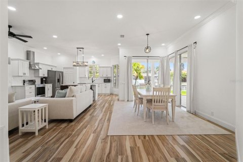House in Bradenton, Florida 3 bedrooms, 169.18 sq.m. № 1849419 - photo 7