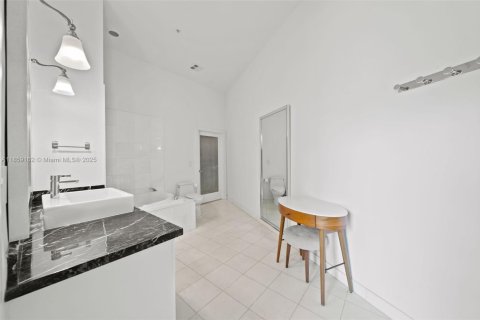 Copropriété à louer à Miami Beach, Floride: 2 chambres, 123.37 m2 № 1887829 - photo 15