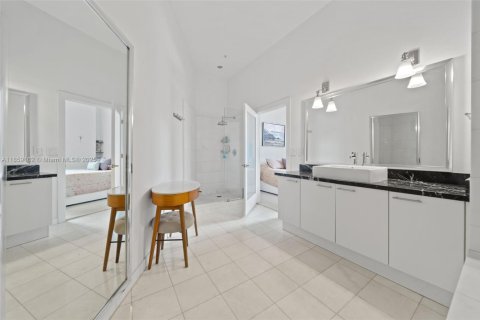Copropriété à louer à Miami Beach, Floride: 2 chambres, 123.37 m2 № 1887829 - photo 17