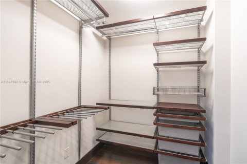 Condo in Miami, Florida, 2 bedrooms  № 1953355 - photo 23