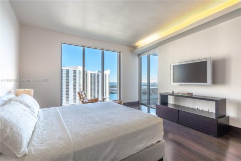 Condo in Miami, Florida, 2 bedrooms  № 1953355 - photo 12