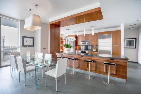Condo in Miami, Florida, 2 bedrooms  № 1953355 - photo 5