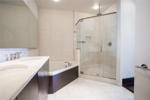 Condo in Miami, Florida, 2 bedrooms  № 1953355 - photo 17