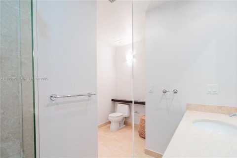 Condo in Miami, Florida, 2 bedrooms  № 1953355 - photo 24