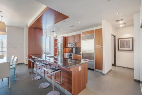 Condo in Miami, Florida, 2 bedrooms  № 1953355 - photo 7