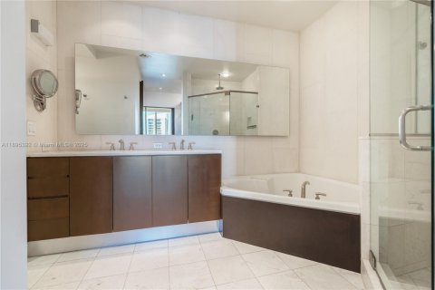 Condo in Miami, Florida, 2 bedrooms  № 1953355 - photo 16