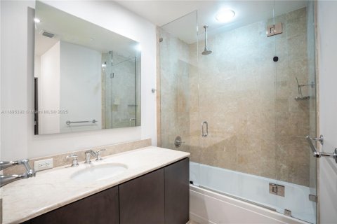 Condo in Miami, Florida, 2 bedrooms  № 1953355 - photo 25