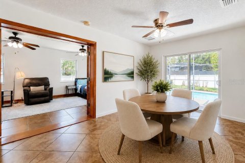 House in Orlando, Florida 4 bedrooms, 178.56 sq.m. № 2220418 - photo 23