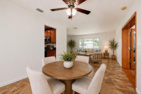 House in Orlando, Florida 4 bedrooms, 178.56 sq.m. № 2220418 - photo 25