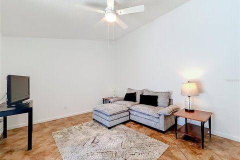 House in Orlando, Florida 4 bedrooms, 178.56 sq.m. № 2220418 - photo 28