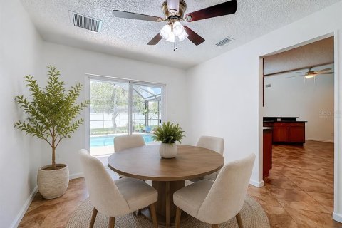 House in Orlando, Florida 4 bedrooms, 178.56 sq.m. № 2220418 - photo 22