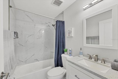 Propiedad comercial en venta en North Port, Florida, 4 dormitorios, 214.79 m2 № 2096359 - foto 23