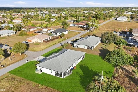 Propiedad comercial en venta en North Port, Florida, 4 dormitorios, 214.79 m2 № 2096359 - foto 30