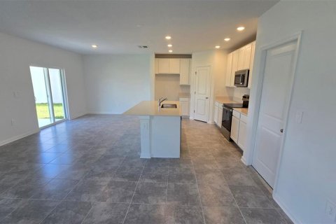 Villa ou maison à louer à Davenport, Floride: 4 chambres, 174.56 m2 № 2110845 - photo 4