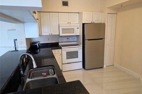 Снять в аренду кондоминиум в Санни-Айлс-Бич, Флорида 2 спальни, 103.68м2, № 1990533 - фото 18