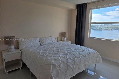 Снять в аренду кондоминиум в Санни-Айлс-Бич, Флорида 2 спальни, 103.68м2, № 1990533 - фото 4