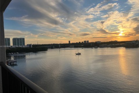 Снять в аренду кондоминиум в Санни-Айлс-Бич, Флорида 2 спальни, 103.68м2, № 1990533 - фото 29