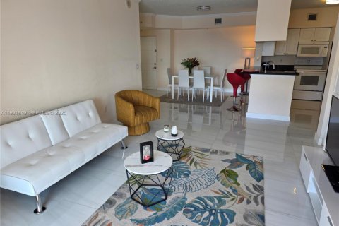 Снять в аренду кондоминиум в Санни-Айлс-Бич, Флорида 2 спальни, 103.68м2, № 1990533 - фото 1