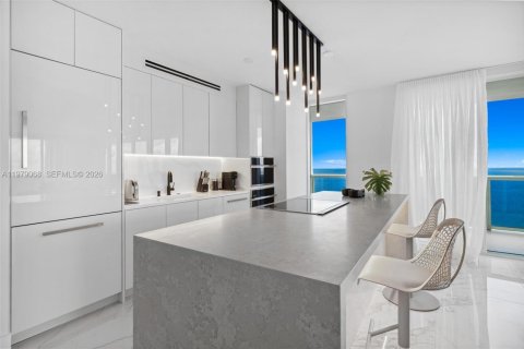 Copropriété à louer à Hallandale Beach, Floride: 2 chambres, 191.84 m2 № 2046009 - photo 12