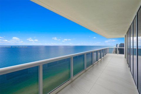 Copropriété à louer à Hallandale Beach, Floride: 2 chambres, 191.84 m2 № 2046009 - photo 2