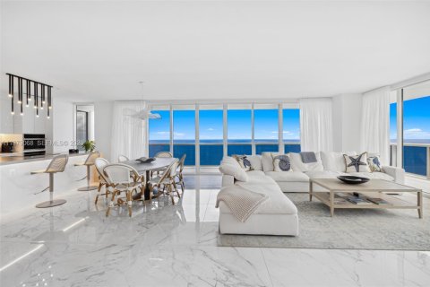 Copropriété à louer à Hallandale Beach, Floride: 2 chambres, 191.84 m2 № 2046009 - photo 16