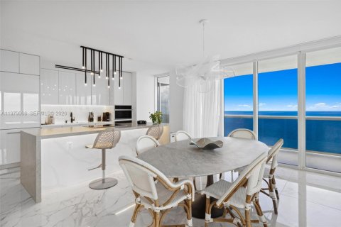 Copropriété à louer à Hallandale Beach, Floride: 2 chambres, 191.84 m2 № 2046009 - photo 9