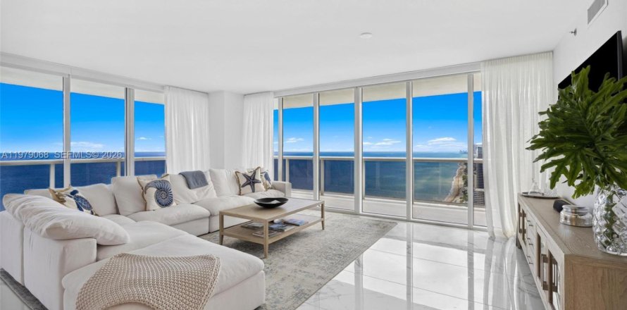 Condo à Hallandale Beach, Floride, 2 chambres  № 2046009