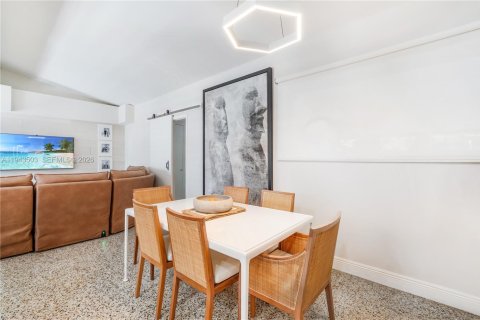 Casa en venta en North Miami Beach, Florida, 4 dormitorios, 140.75 m2 № 2000355 - foto 8