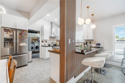 Casa en venta en North Miami Beach, Florida, 4 dormitorios, 140.75 m2 № 2000355 - foto 5