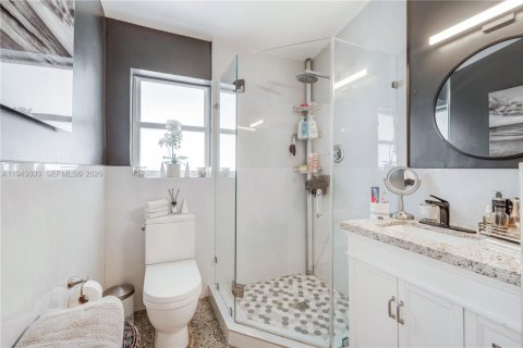 Casa en venta en North Miami Beach, Florida, 4 dormitorios, 140.75 m2 № 2000355 - foto 18