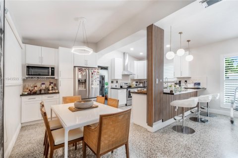 Casa en venta en North Miami Beach, Florida, 4 dormitorios, 140.75 m2 № 2000355 - foto 7