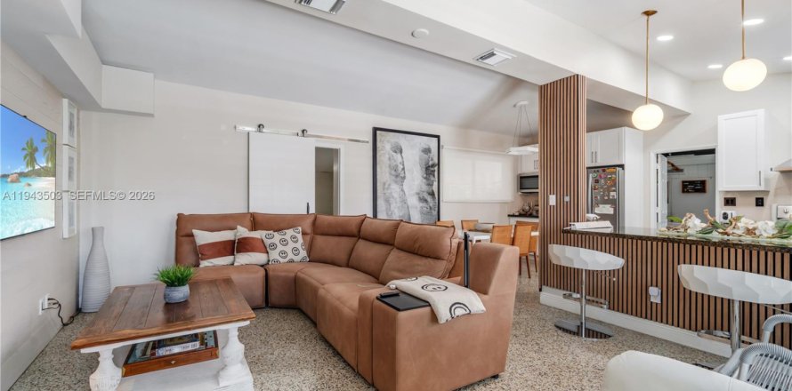 Casa en North Miami Beach, Florida 4 dormitorios, 140.75 m2 № 2000355